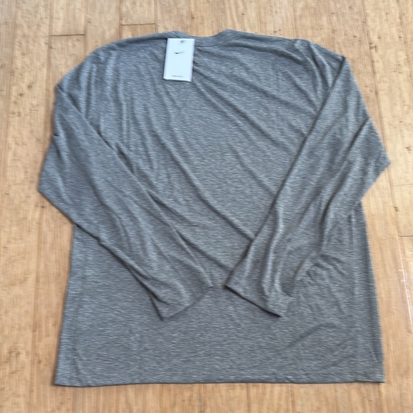 Nike Men’s DriFit Legend Long Sleeve T-Shirt - Picture 7 of 9